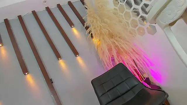 Sophia Cameron online show from October 2025 09:35:01 PM