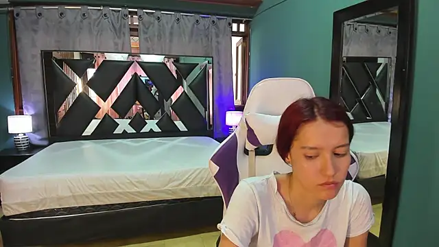 Linda4Petite online show from February 2025 06:09:02 PM