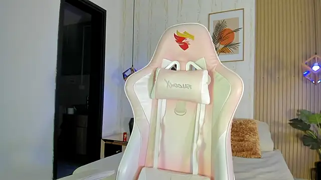 CameronCollins  online show from December 2025 07:32:01 PM