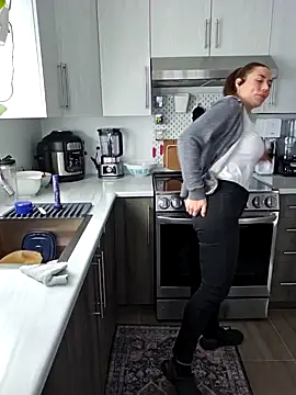 Ellie-L-Elizabeth online show from December 2024 04:16:02 PM