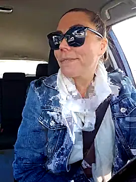 Ellie-L-Elizabeth online show from March 2025 02:03:01 PM