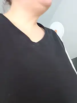 Ellie-L-Elizabeth online show from May 2026 02:22:02 PM