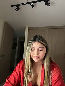 lunablossom  online show from March 2026 11:33:01 PM