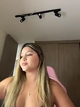 lunablossom  online show from March 2026 10:27:01 PM