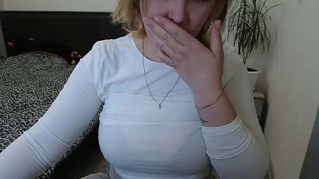 leeilawow online show from April 2026 05:51:02 AM