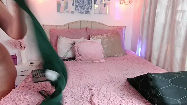 Dulce Morrys online show from February 2025 08:20:02 PM