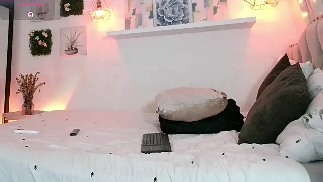 Dulce Morrys online show from September 2025 02:28:02 PM