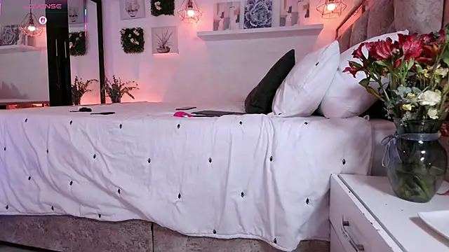 Dulce Morrys online show from September 2025 04:00:01 PM