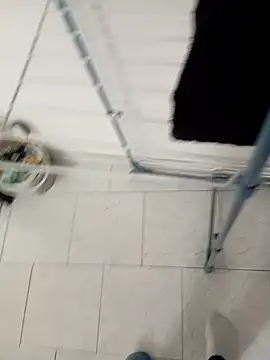 Snapshot of mickzizi chatting on December 2024 10:23:02 AM mickzizi online show from December 2024 10:23:02 AM