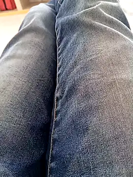 Snapshot of mickzizi chatting on March 2025 09:01:02 AM mickzizi online show from March 2025 09:01:02 AM