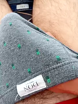 mickzizi online show from April 2026 12:29:02 PM