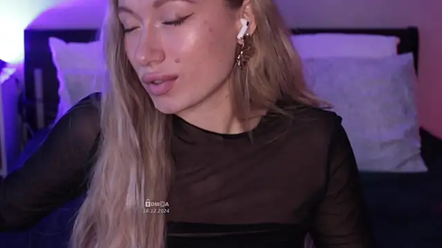 Blondie Bunny online show from December 2024 04:02:02 AM