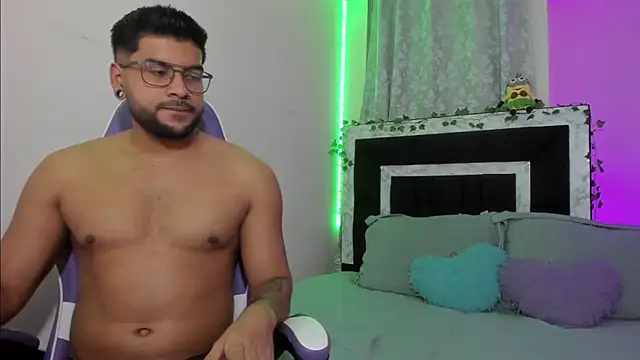 Snapshot of sophie_cute66 chatting on February 2025 05:42:02 AM sophie cute66 online show from February 2025 05:42:02 AM