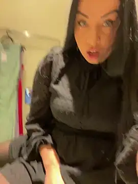 CrazzyChicks online show from April 2026 06:24:01 AM