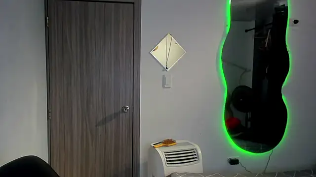 Snapshot of Kris_Khalifa69 chatting on October 2025 10:02:01 AM Kris Khalifa69 online show from October 2025 10:02:01 AM