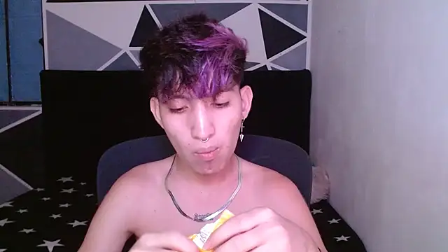 Snapshot of littlextreme chatting on December 2024 02:39:01 AM littlextreme online show from December 2024 02:39:01 AM