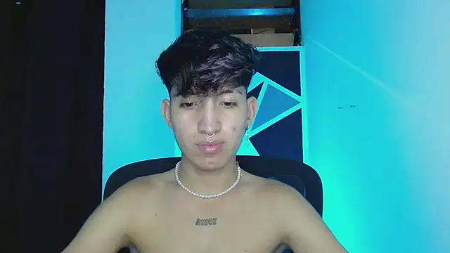 Snapshot of littlextreme chatting on March 2025 03:02:02 AM littlextreme online show from March 2025 03:02:02 AM