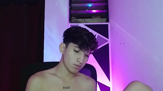 Snapshot of littlextreme chatting on March 2025 04:08:02 AM littlextreme online show from March 2025 04:08:02 AM