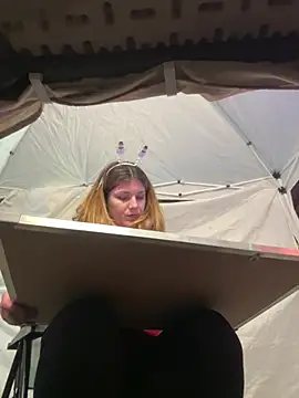 DaisyVibesss online show from December 2024 03:59:02 PM