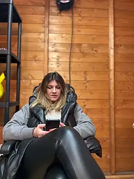 DaisyVibesss online show from January 2025 03:49:02 PM