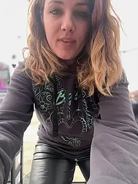 DaisyVibesss online show from March 2025 12:12:02 PM