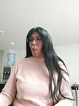 aisha latina online show from October 2025 03:36:02 PM