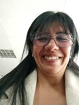 aisha latina online show from November 2025 04:42:01 PM