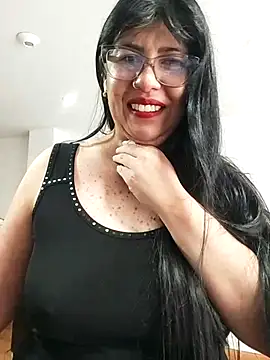 aisha latina online show from July 2026 02:54:01 PM