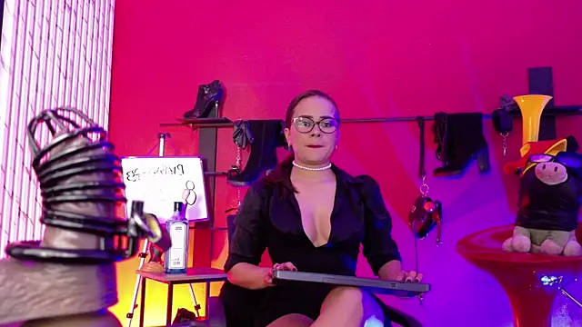 Snapshot of MistressSlut1 chatting on July 2026 11:29:02 AM MistressSlut1 online show from July 2026 11:29:02 AM