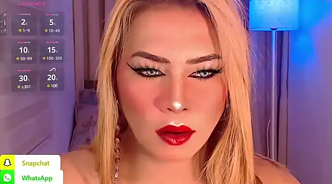 Snapshot of QUEEN_GIAMOORE69 chatting on January 2025 06:14:01 PM QUEEN GIAMOORE69 online show from January 2025 06:14:01 PM