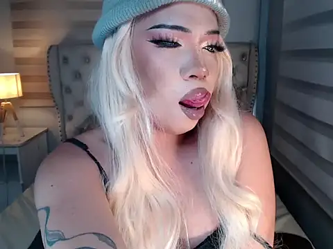 RebecaNextToYou online show from May 2026 05:19:01 PM