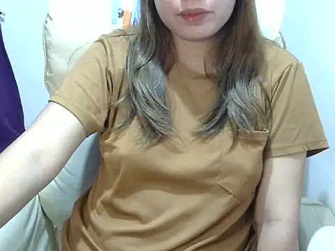    zurIII09  online show from November 2025 06:21:01 PM