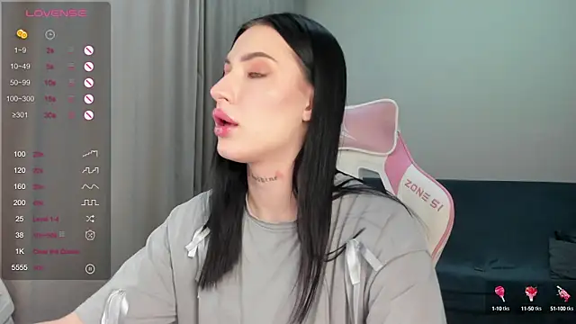 JenniferQueen11 online show from December 2024 10:46:02 PM