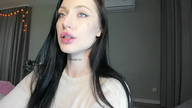 JenniferQueen11 online show from October 2025 01:18:02 PM