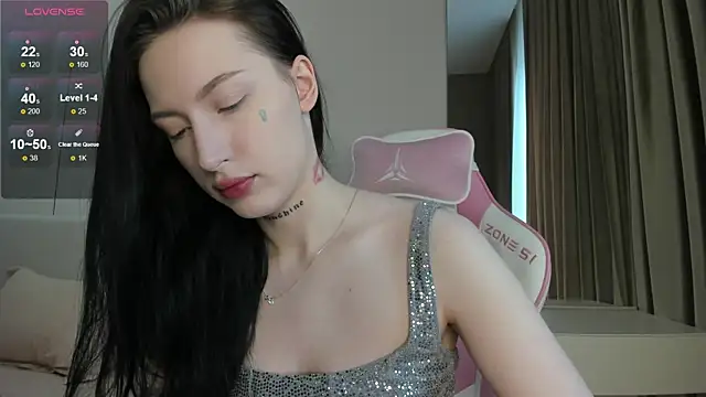 JenniferQueen11 online show from May 2026 10:33:02 AM