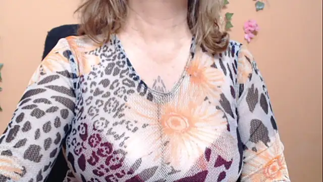 Snapshot of Hellensextits chatting on December 2024 11:20:02 AM Hellensextits online show from December 2024 11:20:02 AM