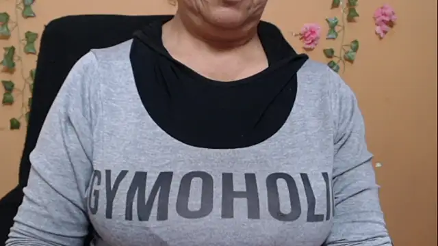 Snapshot of Hellensextits chatting on January 2025 10:08:01 PM Hellensextits online show from January 2025 10:08:01 PM