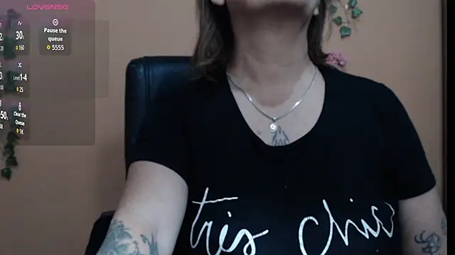 Snapshot of Hellensextits chatting on September 2025 03:44:01 AM Hellensextits online show from September 2025 03:44:01 AM