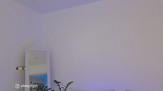 Fallinlove1 online show from February 2026 03:32:01 PM