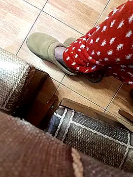 feet toes online show from February 2025 05:34:02 AM