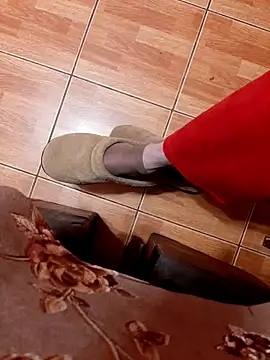 feet toes online show from November 2025 05:51:02 AM