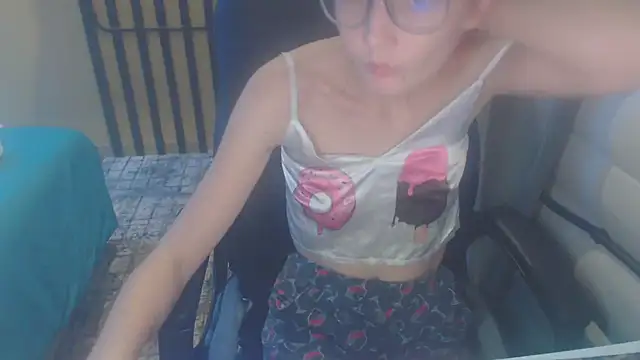 Laco-cO online show from November 2025 09:03:01 PM