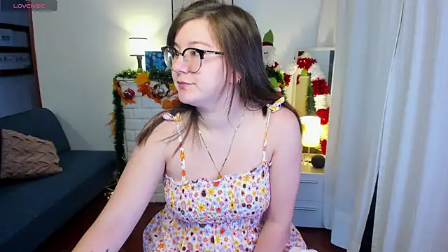 HunnyyLove online show from December 2024 03:33:02 PM