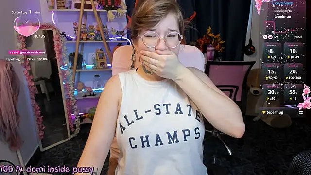 HunnyyLove online show from October 2025 01:39:01 PM