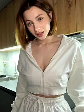 Camilla Railian online show from September 2025 01:50:01 AM