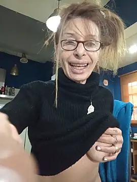 Snapshot of FrozenWaffle chatting on June 2026 04:39:02 PM FrozenWaffle online show from June 2026 04:39:02 PM