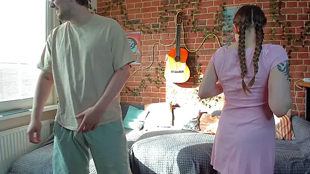 yamy yamy yamy online show from September 2025 01:00:01 PM