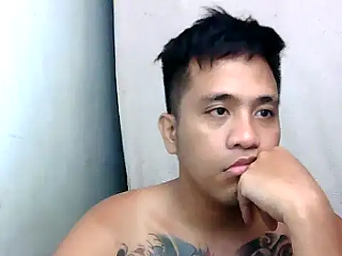 Snapshot of Thyler08 chatting on December 2024 08:26:01 AM Thyler08 online show from December 2024 08:26:01 AM