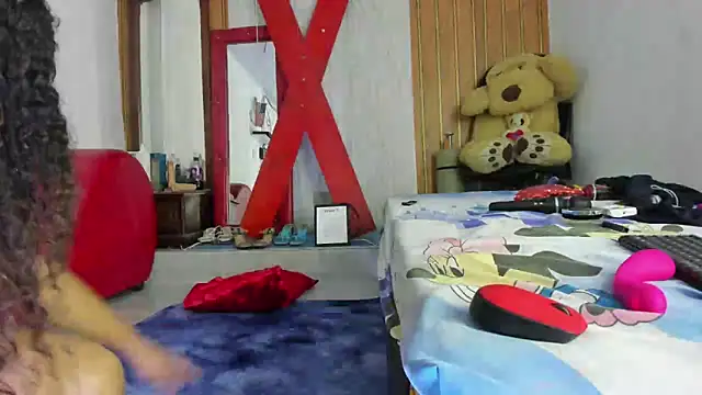 Lunastar02 online show from April 2026 07:37:01 PM