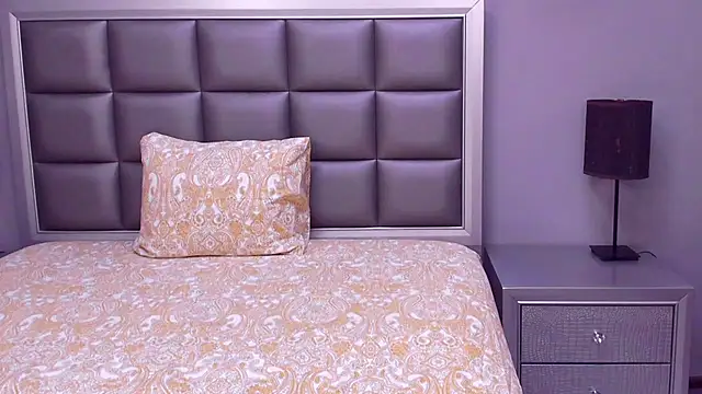 Snapshot of HellennSweet chatting on February 2025 04:49:01 AM HellennSweet online show from February 2025 04:49:01 AM